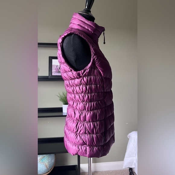 Athleta down vest burgundy size XS gently used. - Picture 4 of 10